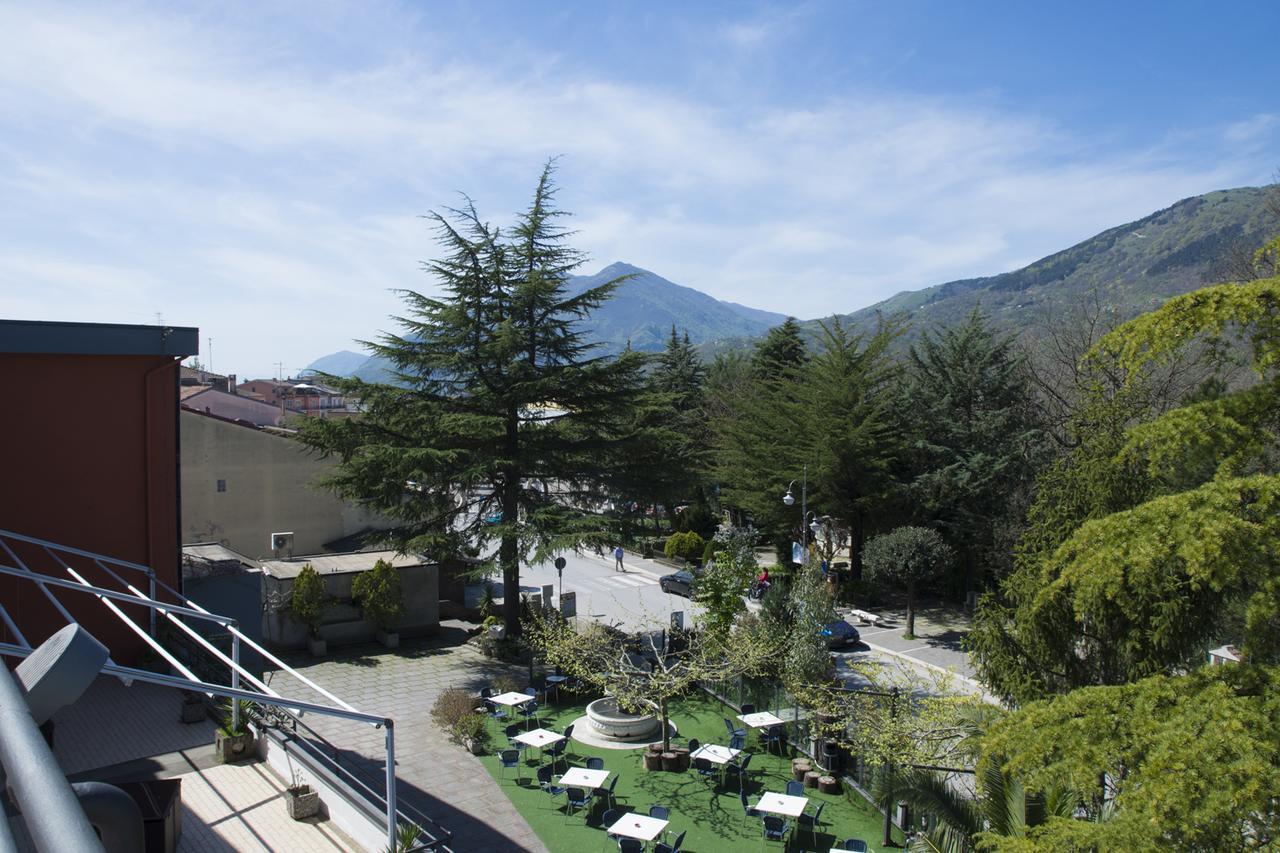 Ristorante Albergo Gerardo Di Masi Caposele Exteriör bild