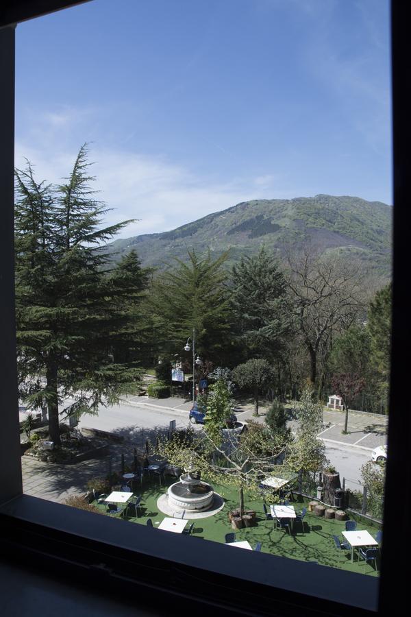 Ristorante Albergo Gerardo Di Masi Caposele Exteriör bild