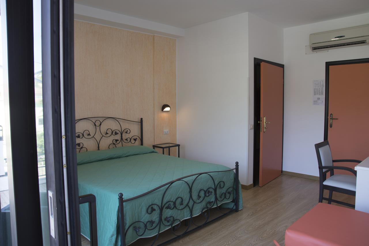 Ristorante Albergo Gerardo Di Masi Caposele Exteriör bild